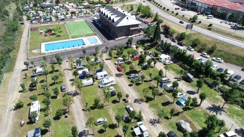 Sabinanigo Camp & Hotel Esterno foto